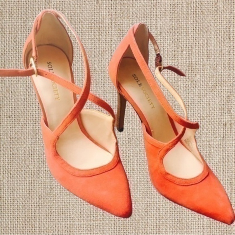 Red sexy pumps